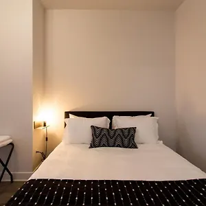 Apartment Light Filled 2 Bdr Unit In Mile End By Den, Montreal