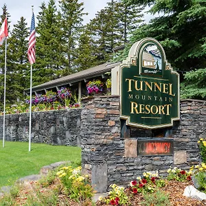 Деревянный коттедж Tunnel Mountain Банф