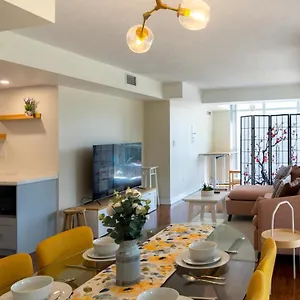 Large 2 Bedrooms Besides Cn Tower Canada