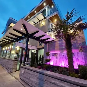 Beautiful Bright 3 Bed Townhouse Canada