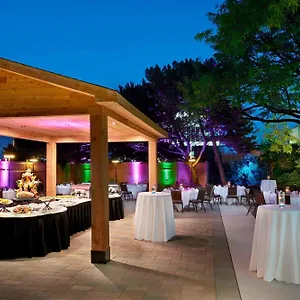 https://four-points-by-sheraton-toronto-airport.niagara-fallshotels.com
