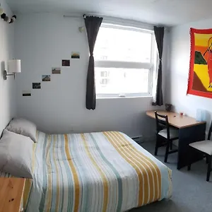 Homestay Very Nice, Clean And Quiet Double Next To Downtown, Montreal